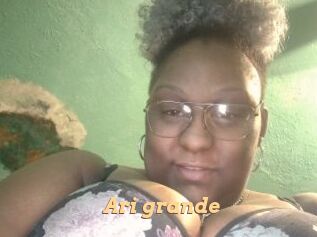 Ari_grande