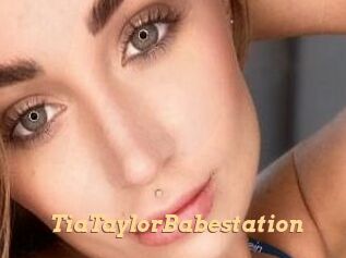TiaTaylorBabestation